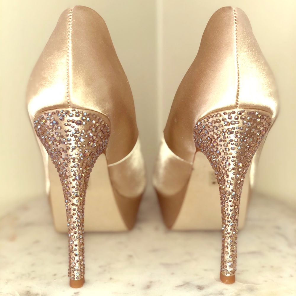 Steve Madden Champagne Satin Pumps